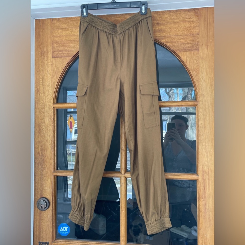 BCBGMAXAZRIA Tan Women’s Jogger Cargo Cian Pant Size Medium NWOT